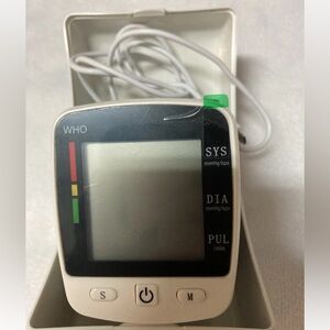 Talking Rechargeable Wrist Blood Pressure Monitor Sphygmomanometer EUC